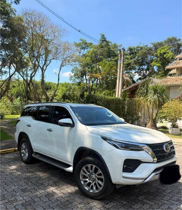 TOYOTA HILUX SW4 2.8 D-4D TURBO DIESEL SRX 7L 4X4 AUTOMÁTICO
